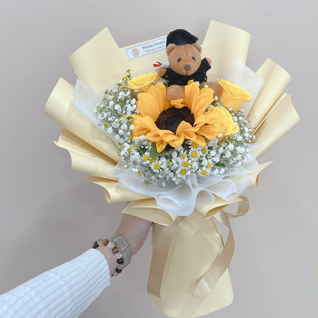 Golden Dreams | Graduation Bouquet (GR)