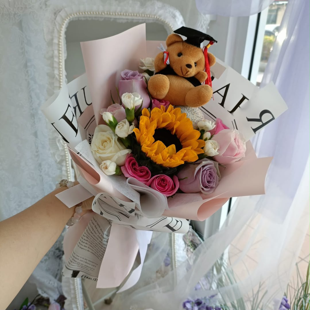 Proud Teddy | Graduation Bouquet (GR)