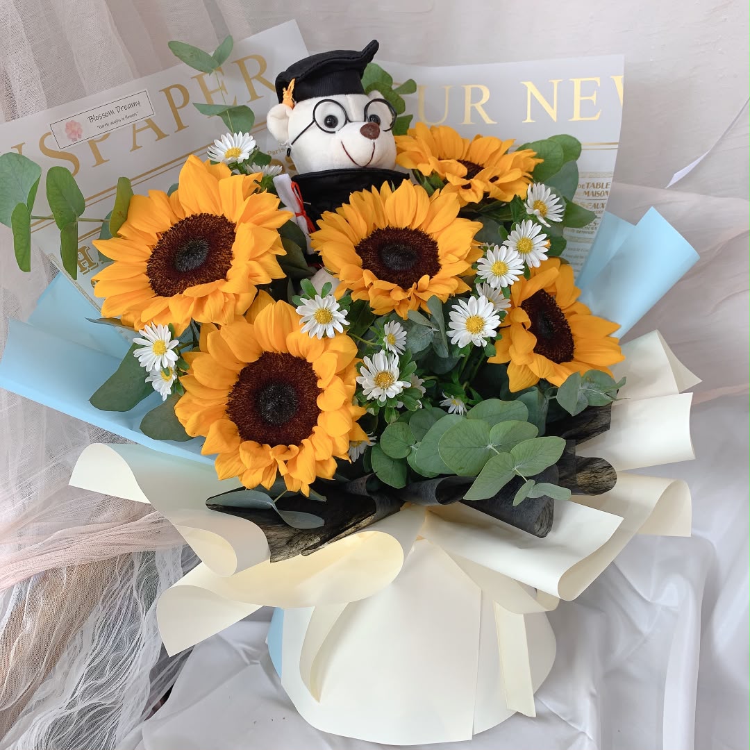 Future Awaits | Graduation Bouquet (GR)