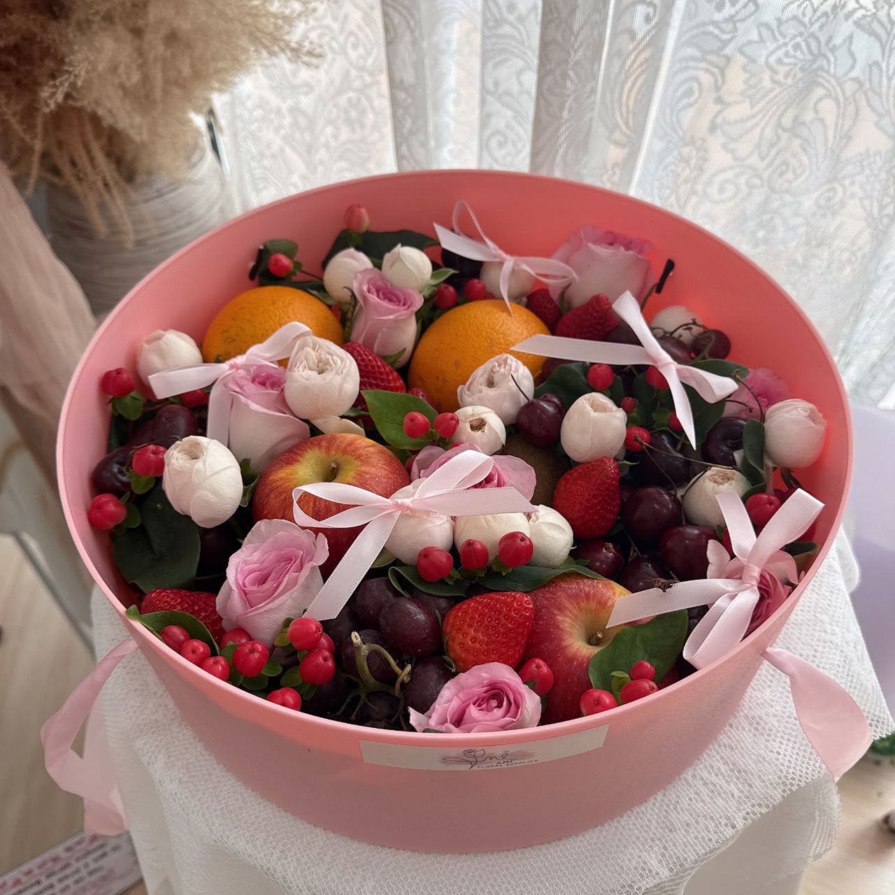 Roselle | Premium Fruit & Flower Box