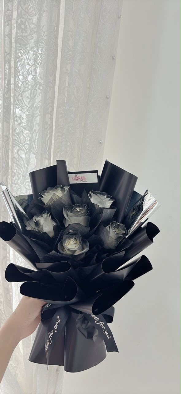 Black Knight | Fresh Rose Bouquet