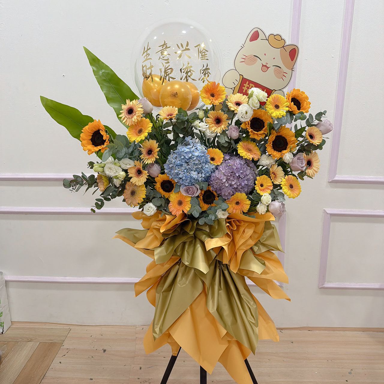 Triumph | Opening Flower Stand