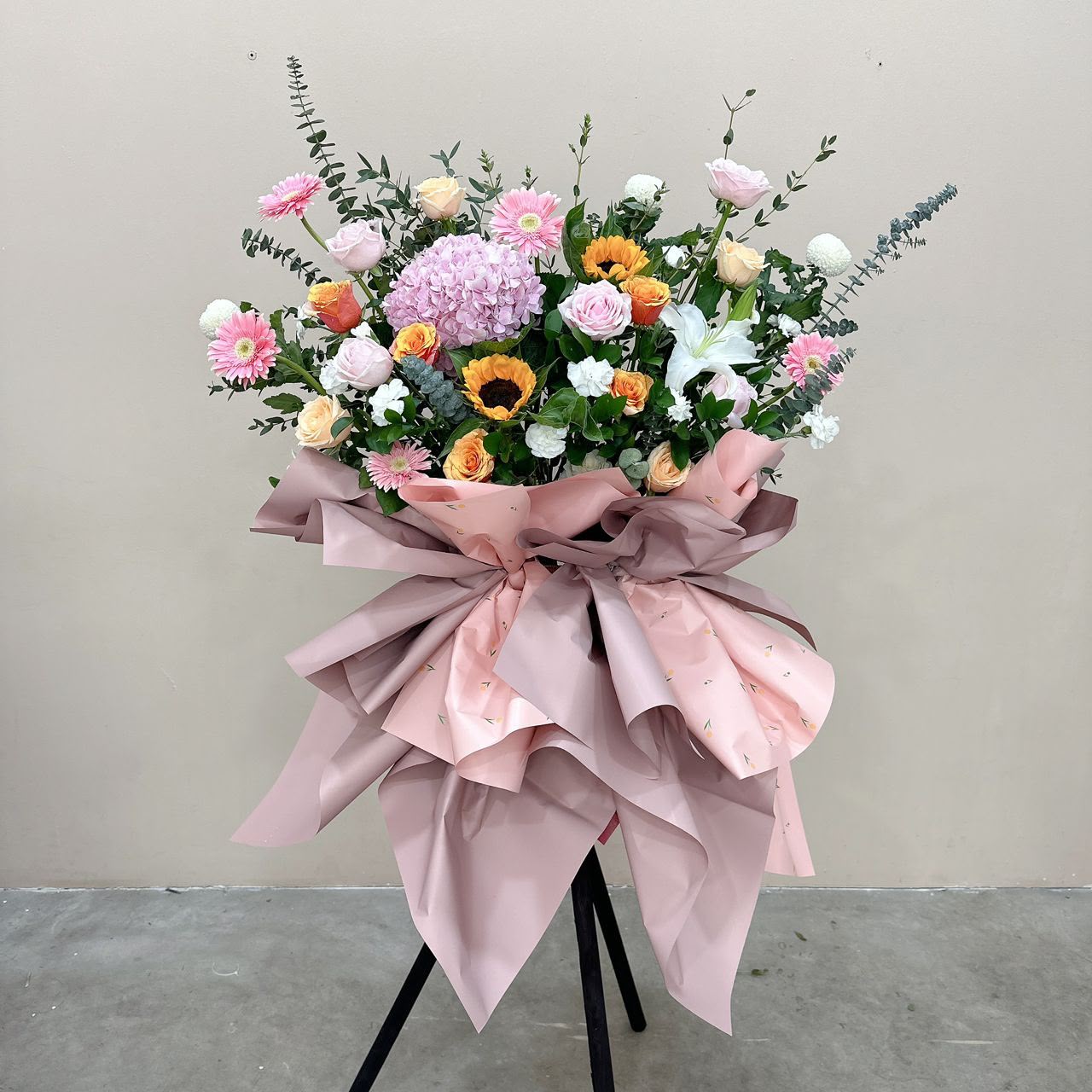 Majestic | Opening Flower Stand