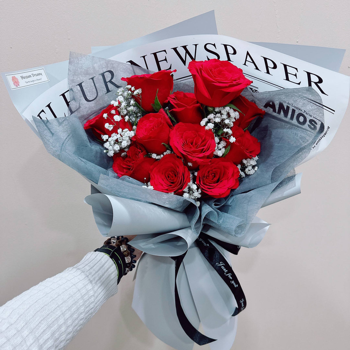 Headline Love | 11 Rose Bouquet